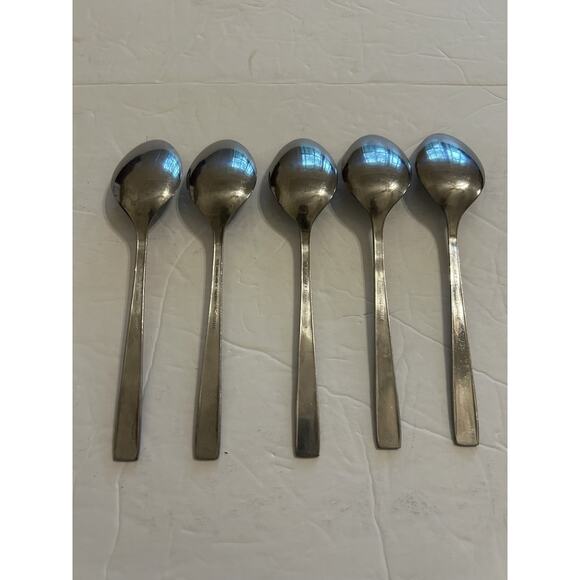 Vintage Customcraft Fluer De Lis Set Of 5 Soup/Dinner Spoon Stainless Flatware - Picture 8 of 9